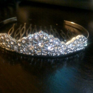 avas_tiara