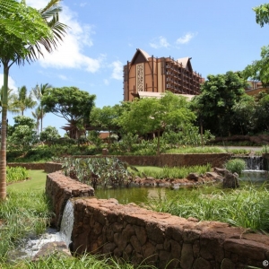 Aulani-entrance-lobby-14