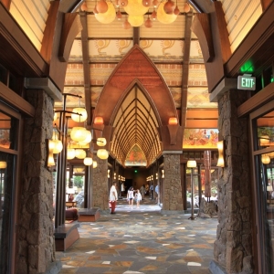 Aulani-entrance-lobby-34