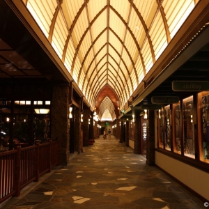 Aulani-entrance-lobby-40