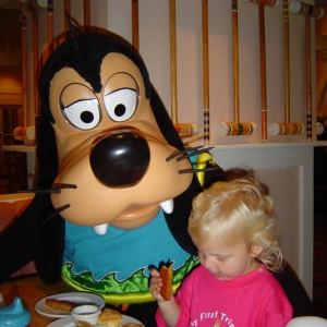 Goofy breakfast1 - 8/2003