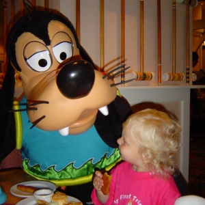 Goofy breakfast2 - 8/2003