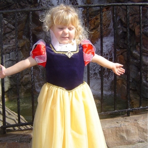 Linnea/snow white - 11/2004