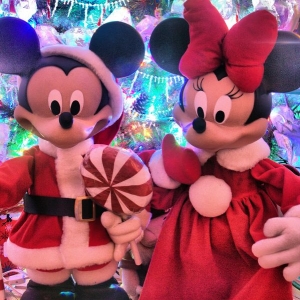 a_mickey_and_minnie_christmas_Desktop_Resolution_