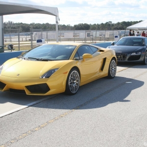 Lambo_and_Audi_R8_in_pit_lane