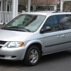 2001-2004_Dodge_Grand_Caravan_1_