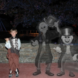 Hitchhiking_Ghosts