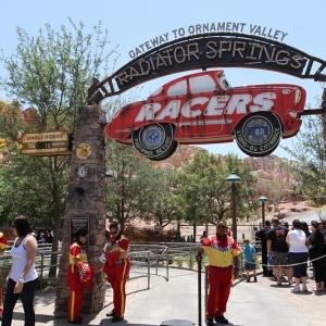 Radiator-Springs-Racers-002