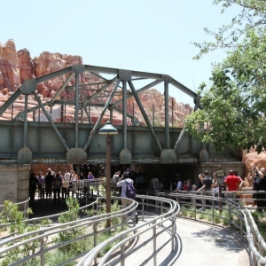 Radiator-Springs-Racers-008