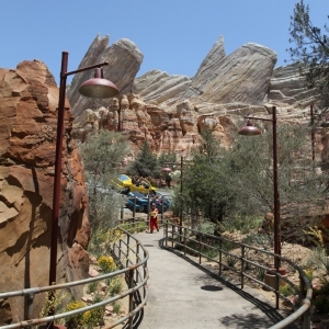 Radiator-Springs-Racers-011