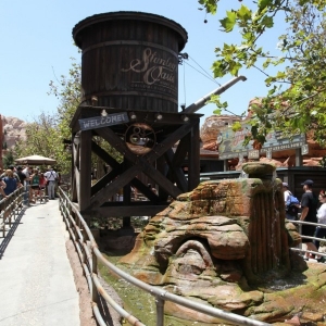 Radiator-Springs-Racers-014