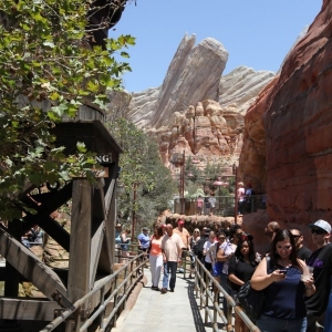 Radiator-Springs-Racers-016