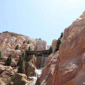 Radiator-Springs-Racers-031