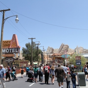 Cars-Land-023