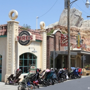 Cars-Land-030