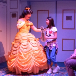 She meets Belle!