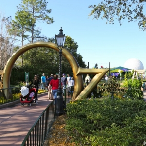 Epcot-Flower-Garden-2013-080