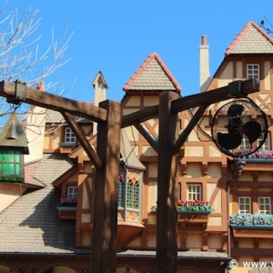 Tangled rest area - fans in seating area