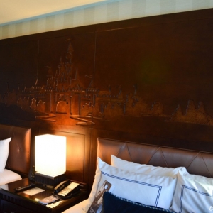 Disneyland-Hotel-Room-004