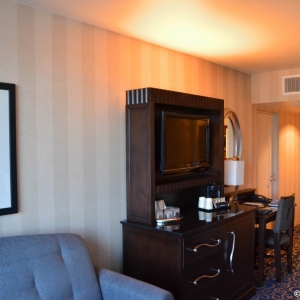 Disneyland-Hotel-Room-010