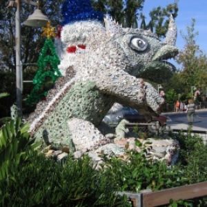 Weird Dino statue in Dinoland
