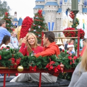 Christmas Parade-Faith Ford and Ted McGinley-Dec.4/04