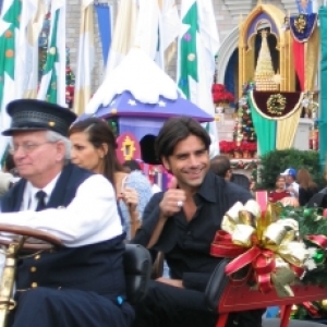 Christmas Parade-John Stamos-Dec.4/04
