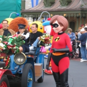 Elastigirl and TV stars-Christmas Parade