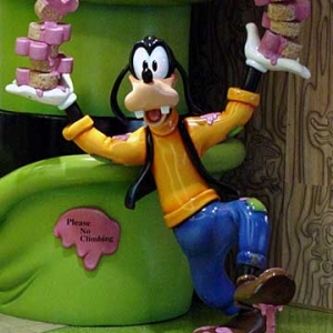 Goofy outside of DS at MCO