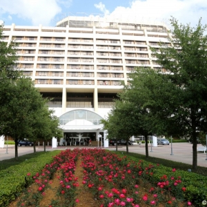 Contemporary-Resort-003