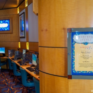 Disney-Wonder-Internet-Cafe-001