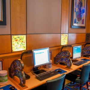 Disney-Wonder-Internet-Cafe-002