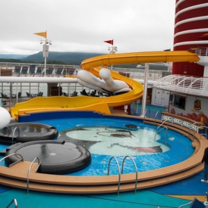 Disney-Wonder-Pool-Area-001