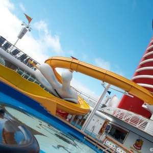 Disney-Wonder-Pool-Area-003