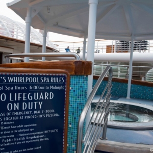 Disney-Wonder-Pool-Area-007