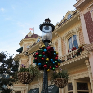 Lampost decoration