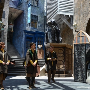 Media 'WDWINFO-Universal-Diagon-Alley-Harry-Potter-Tale-of-the-Three-Brothers-014' in category 'Diagon Alley Entertainment'
