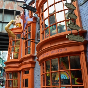 WDWINFO-Universal-Diagon-Alley-Harry-Potter-Weasleys-Wizard-Wheezes-005