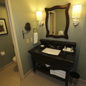 Disneyland-Hotel-Standard-Room-15