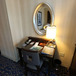 Disneyland-Hotel-Standard-Room-16