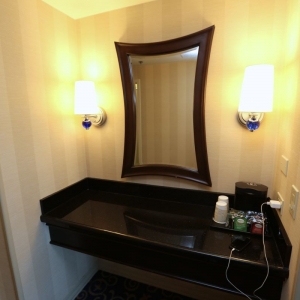 Disneyland-Hotel-Standard-Room-17