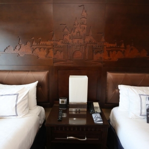Disneyland-Hotel-Standard-Room-20