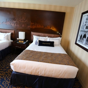 Disneyland-Hotel-Standard-Room-25