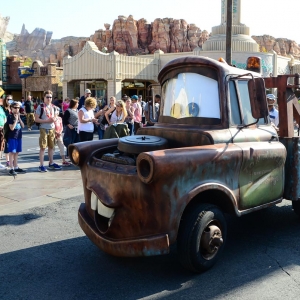 Cars-Land-44