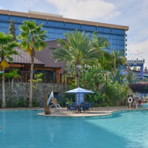 Disneyland-Hotel-Pool100