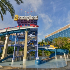 Disneyland-Hotel-Pool104