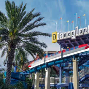 Disneyland-Hotel-Pool107