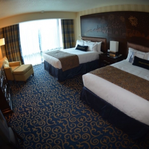 Disneyland-Hotel-Standard-Room-16