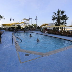 Paradise-Pier-Pool-12