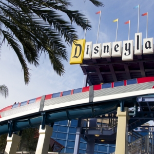 Disneyland-Hotel-Slide